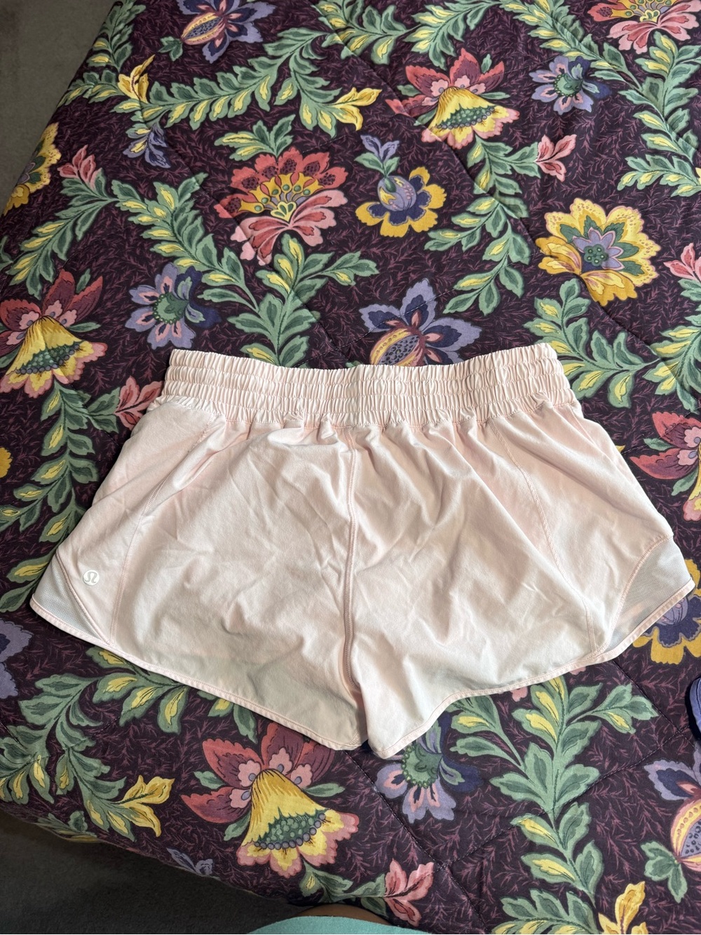 lululemon athletica Light Pink Women's high rise hotty hots 2.5 inch